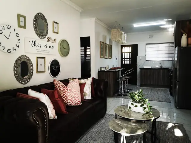 Executive lounge with Chesterfield sofa and decorative mirrors in Burgersfort